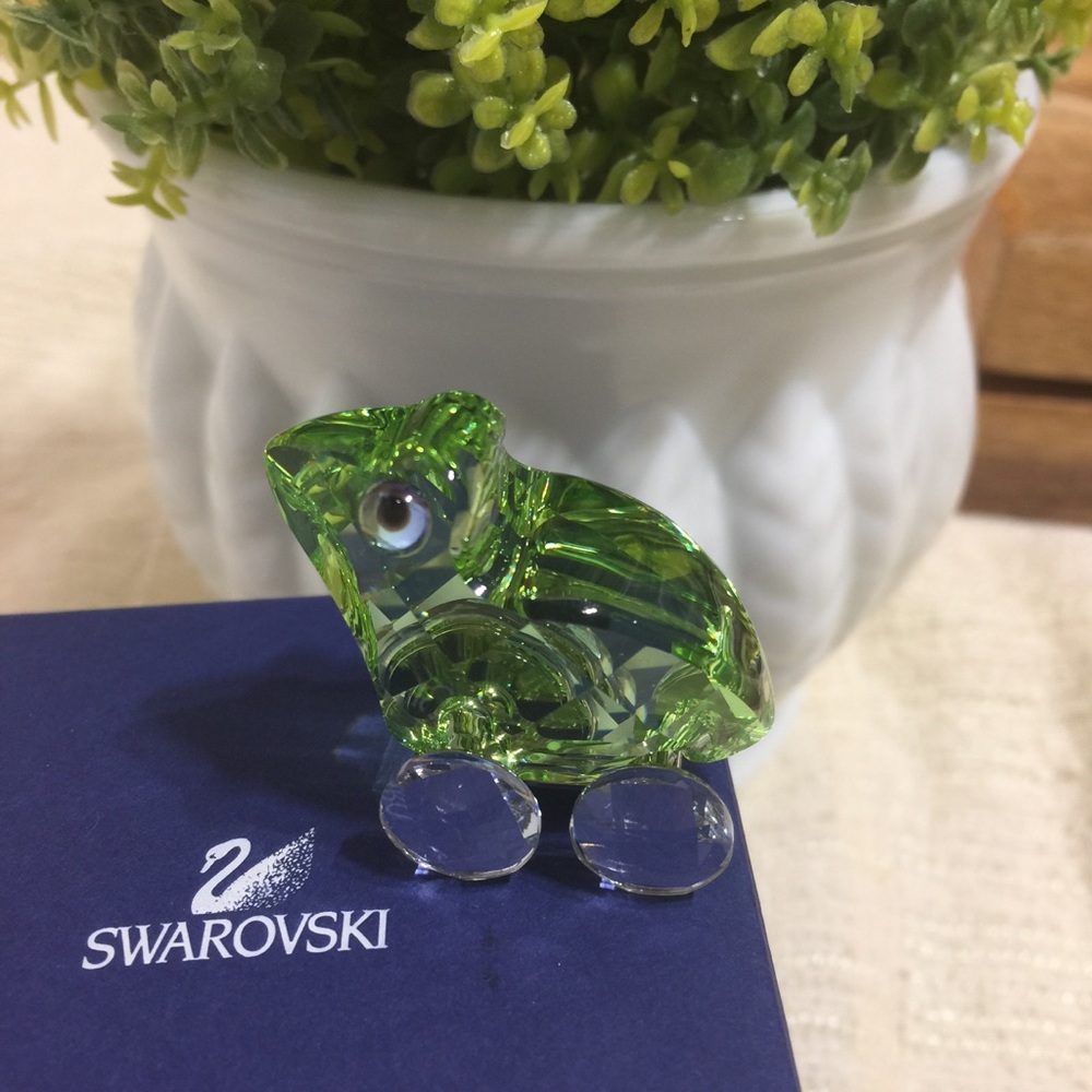 Swarovski Crystal Fred the frog on wheel figurine